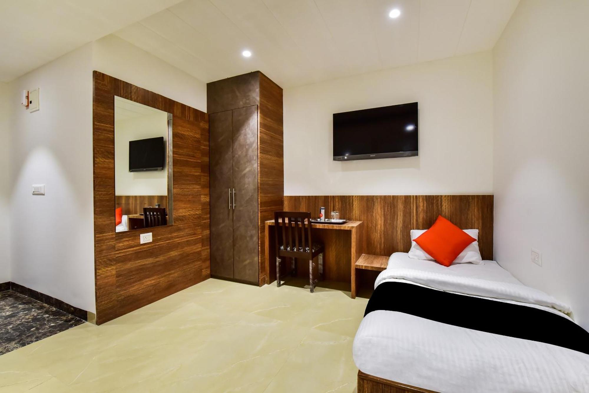 Capital O Maurya Inn Джодпур Екстериор снимка